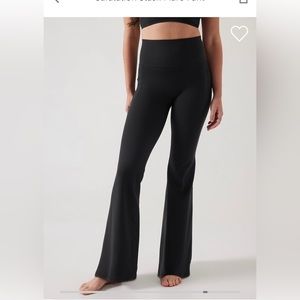 NWT. Athleta salutation stash flare pant. Size M. Black.